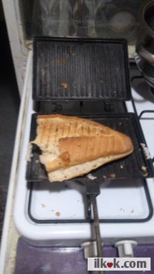 Bu gece yatmadan önce bir kendime tost yaptım :D