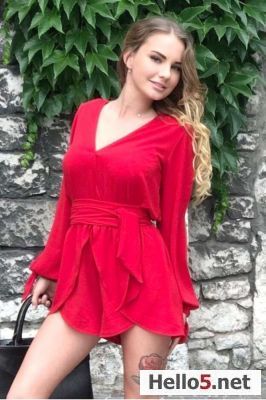 Salut. Sunt Daniela. Primadata am facut cont aici. sper ca fain.