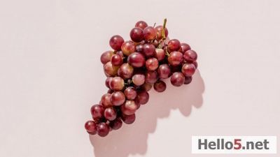 grape offer a range of health benefits due to their rich content of vitamins, minerals, and antioxidants. They can help boost the immune system, protect against heart disease and cancer, and may improve brain and eye health. Grapes also contain antioxidants like resveratrol, which may have anti-inflammatory and anti-aging properties. and even a lot more