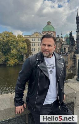 I am Mark Bryan. I love my special feature