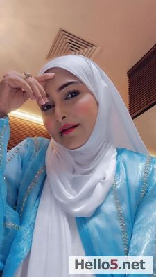 Hello, I'm a single Muslim girl from Pakistan but living in Europa, Germany.  🇵🇰  I am here for dating