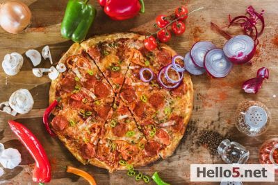 italian pizza with pepperoni. #pizza #italy