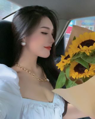 Girls who like flowers