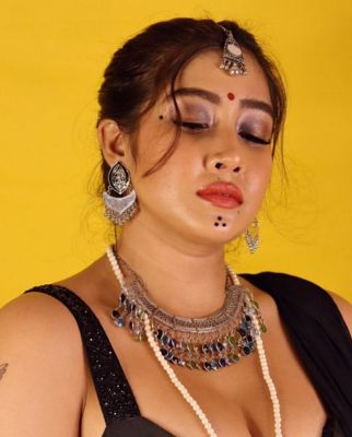 Hello. I'm a vegerian woman.. I hate peoples who eat meats.. I am a Hindu woman.